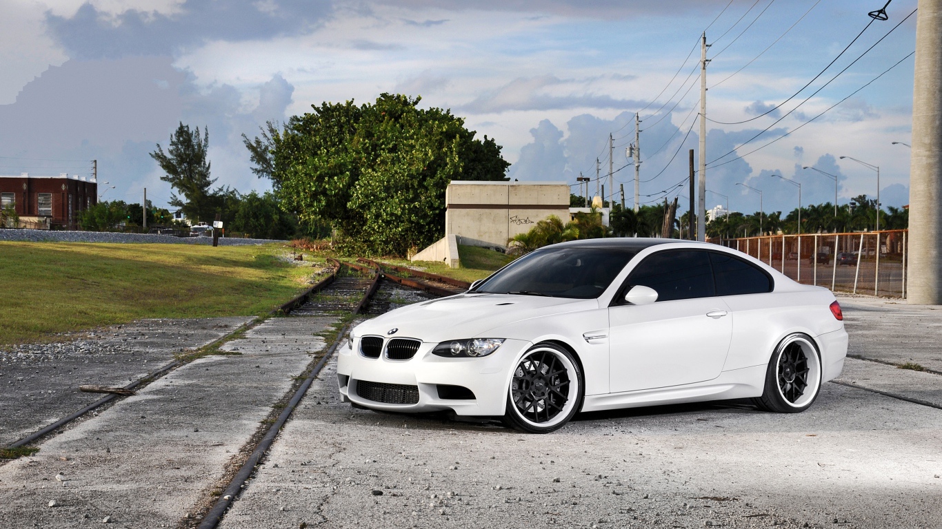 Белый BMW M3
