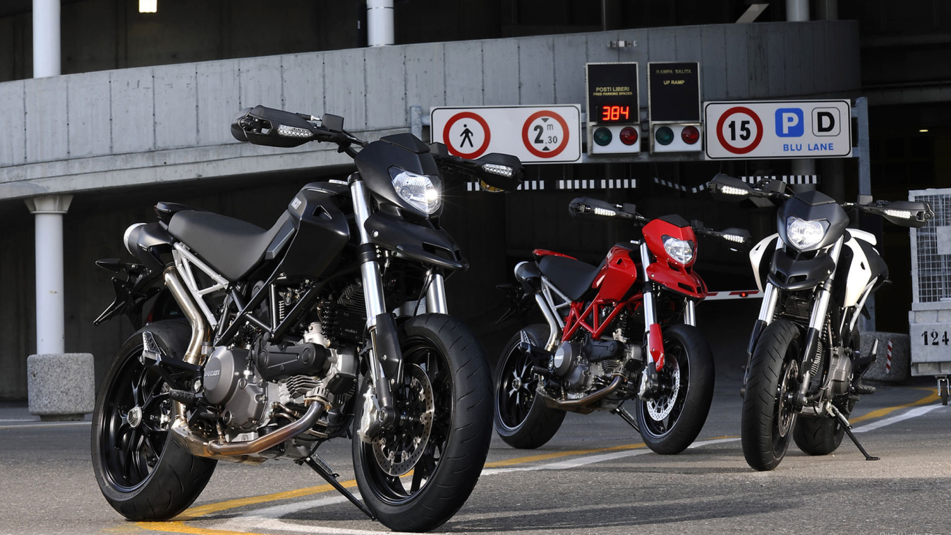 Красивый мотоцикл в москве Ducati Hyperstrada