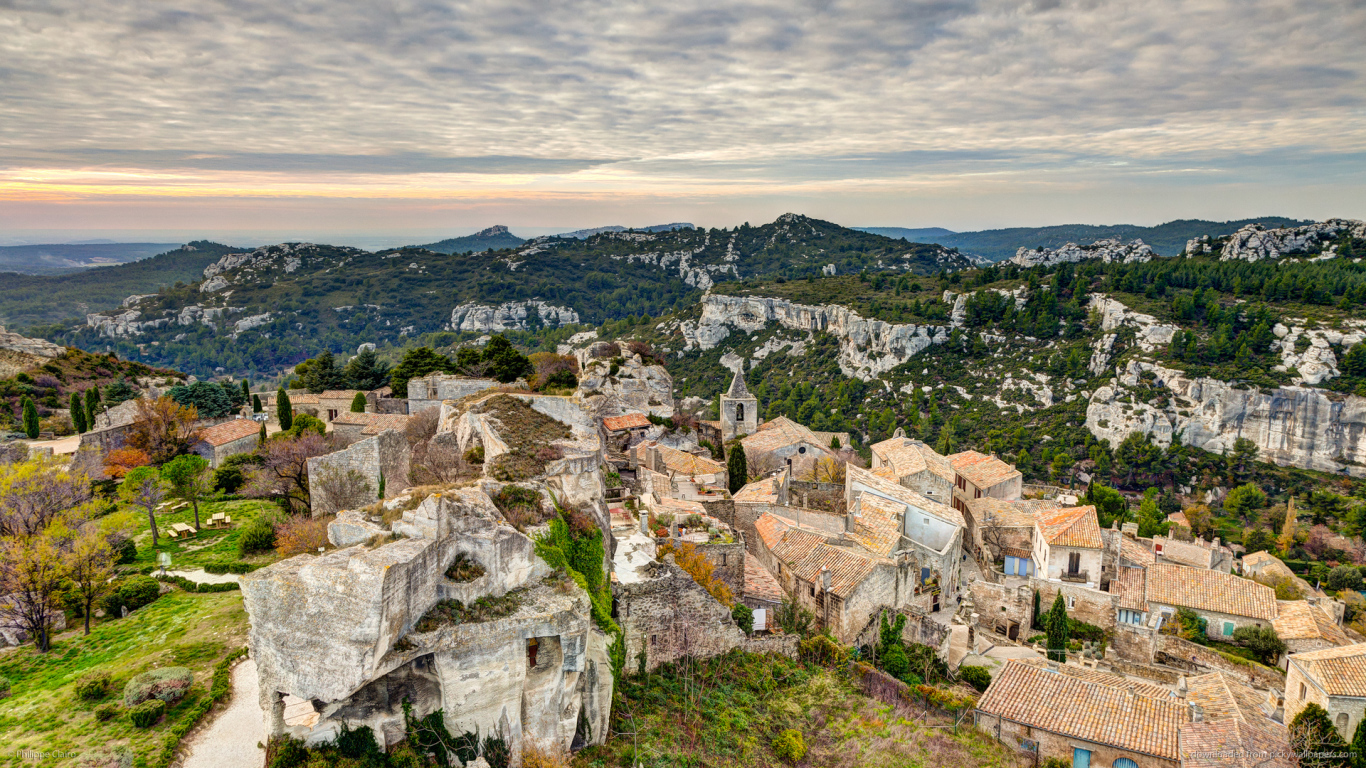 Город среди скал в Провансе, Франция