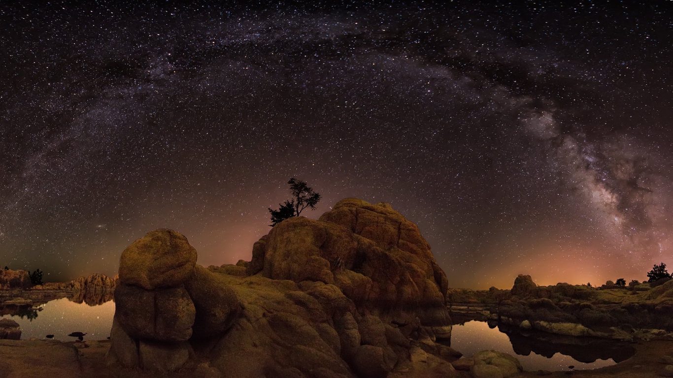 The Milky Way above the rocks
