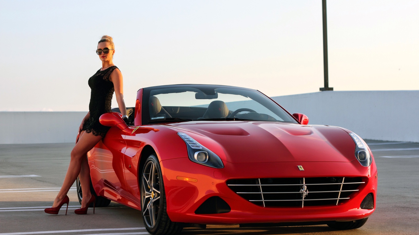 Красивая девушка у красного кабриолета Ferrari California