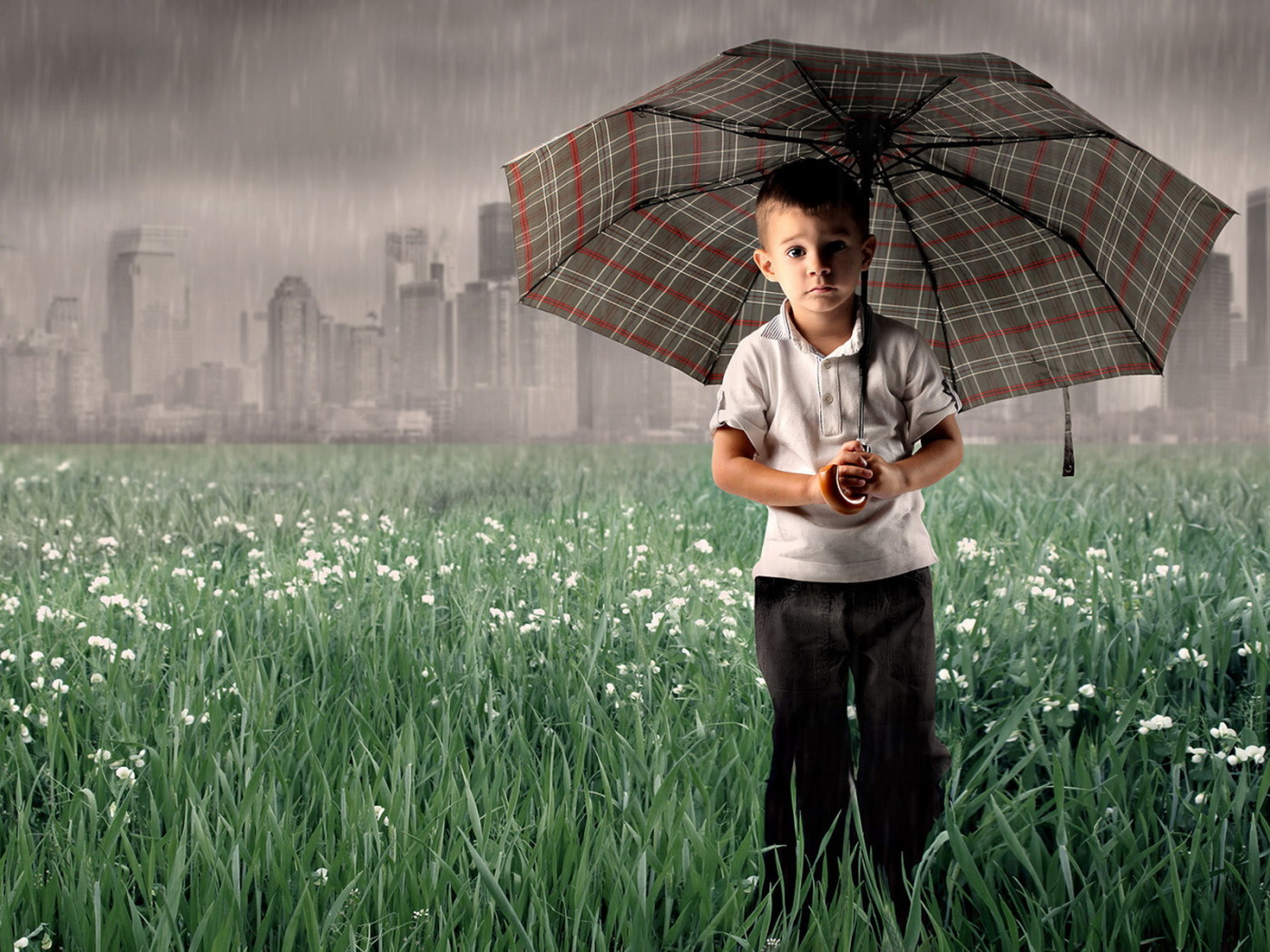 Мальчик под зонтом