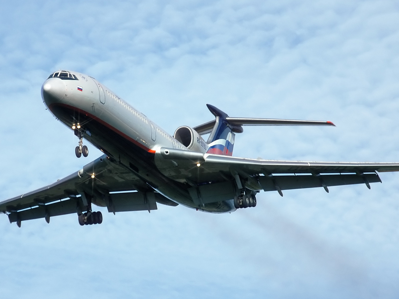 Самолет ТУ-154 российской авиакомпании Аэрофлот на взлете 