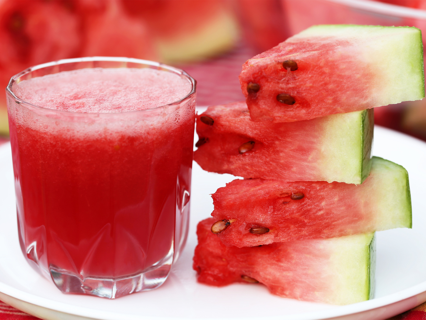 Watermelon juice with fresh watermelon slices