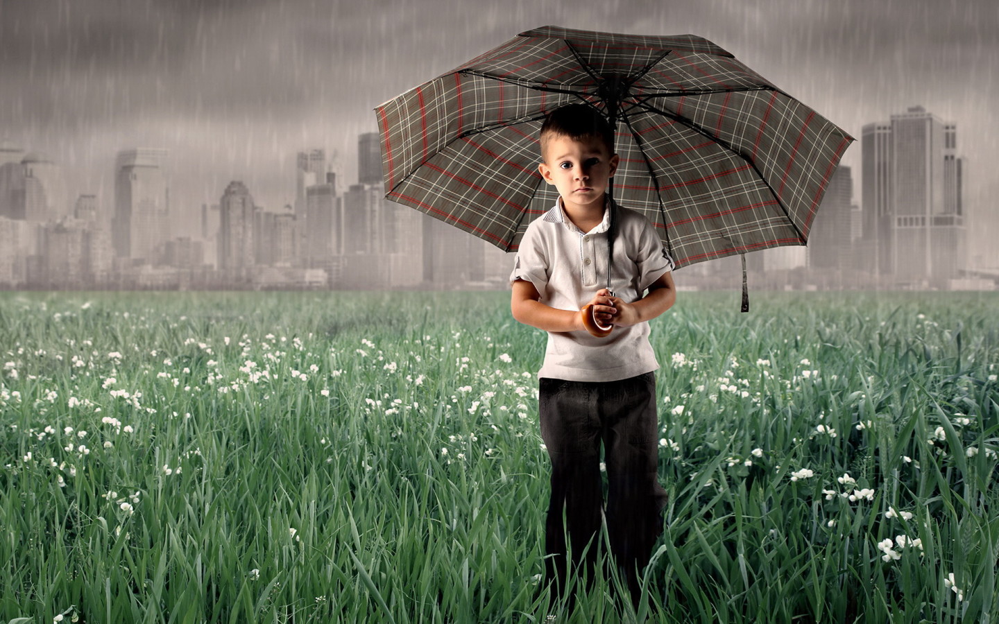 Мальчик под зонтом