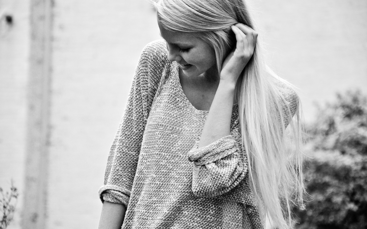 Девушка в свитере