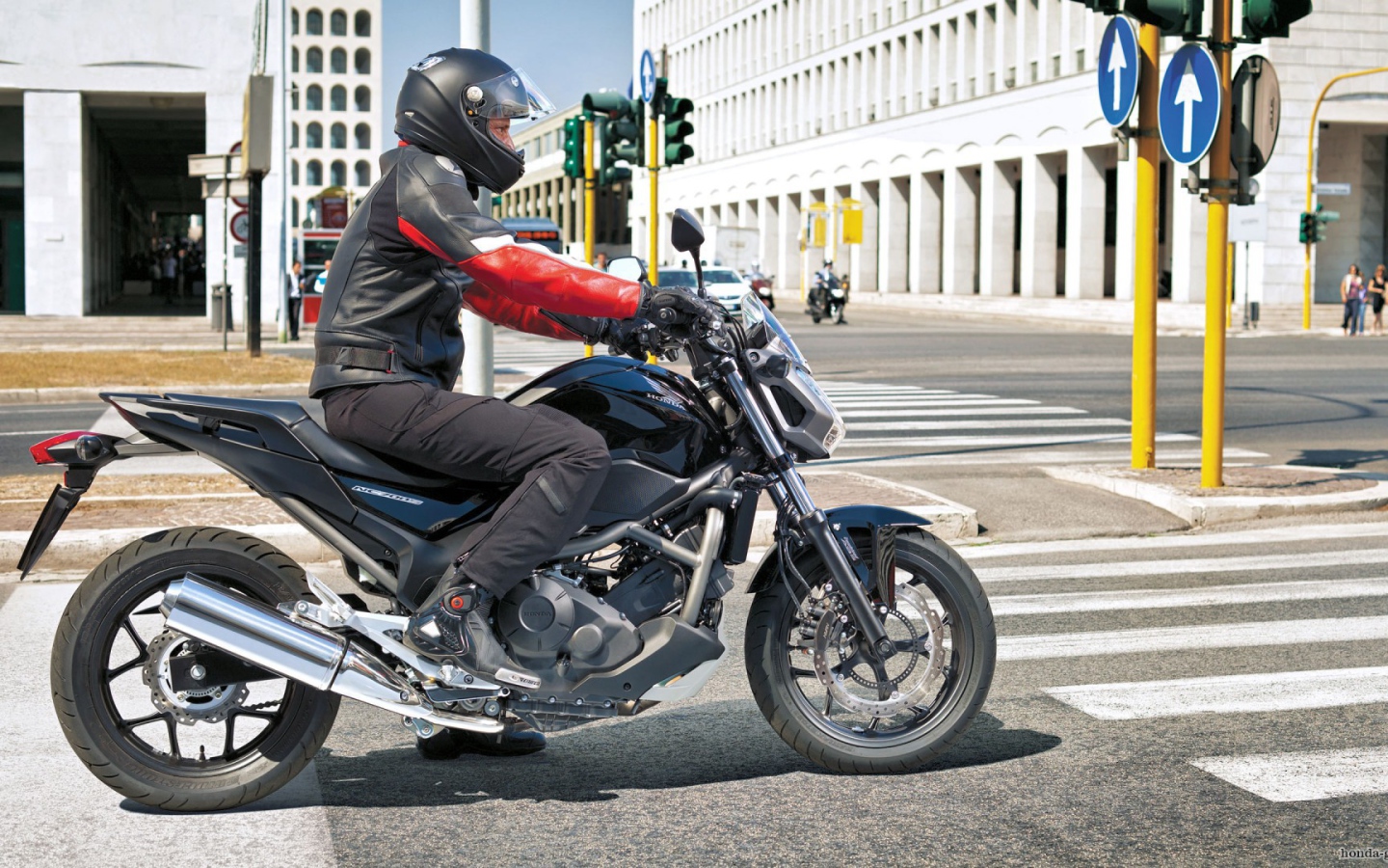 Популярный мотоцикл Honda NC 700 S