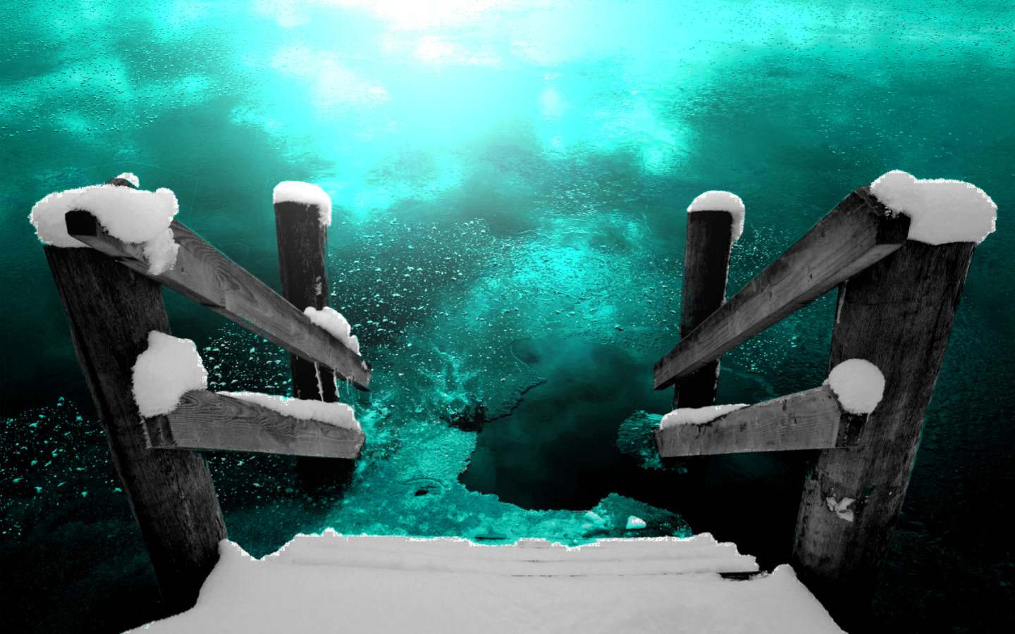 Лестница в ледяную воду