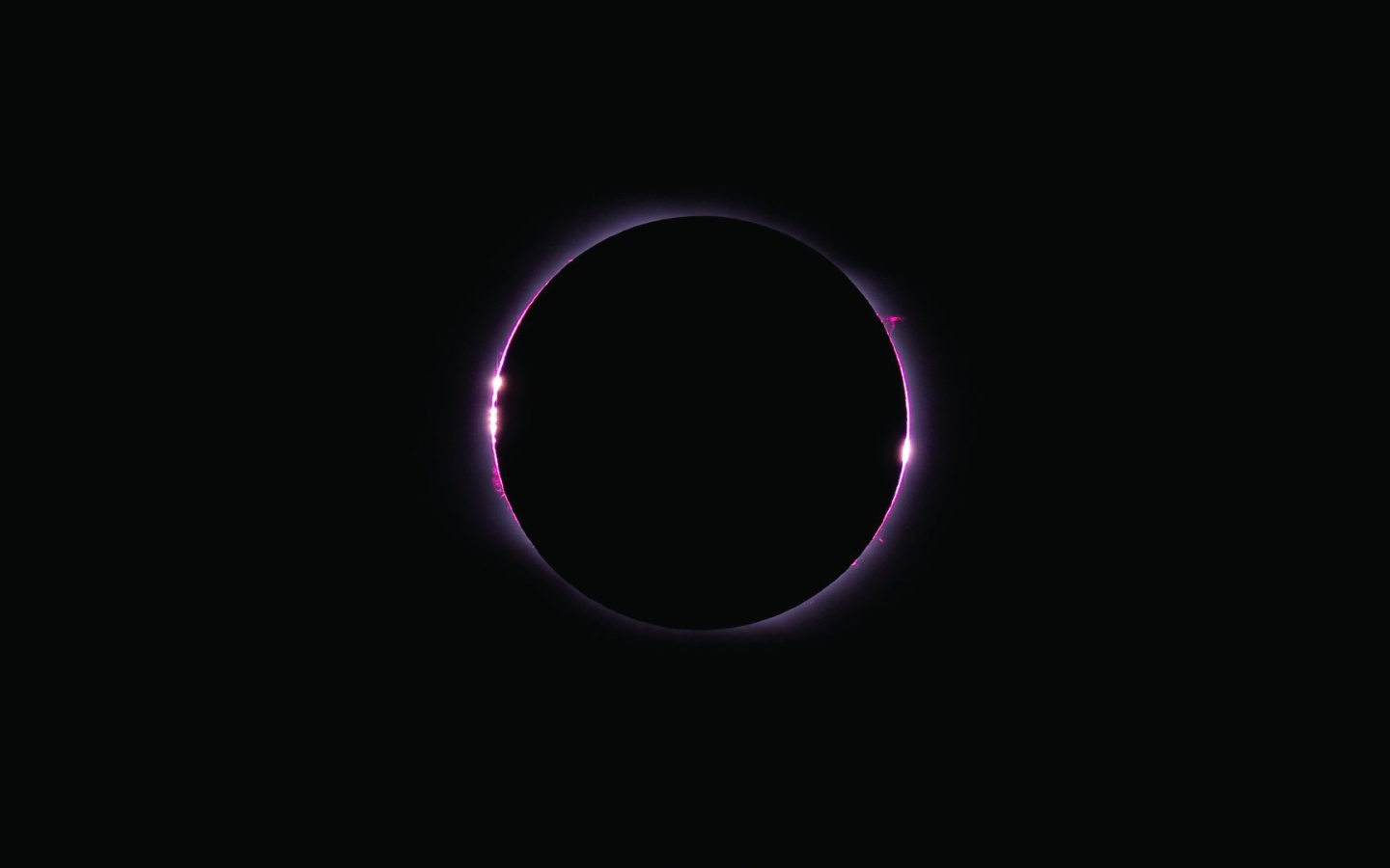 Алмазное кольцо во время затмения в космосе