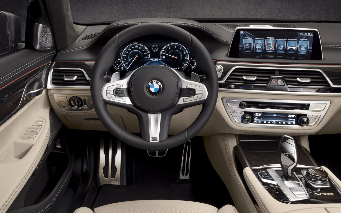 Кожаный салон BMW M760Li xDrive 2017
