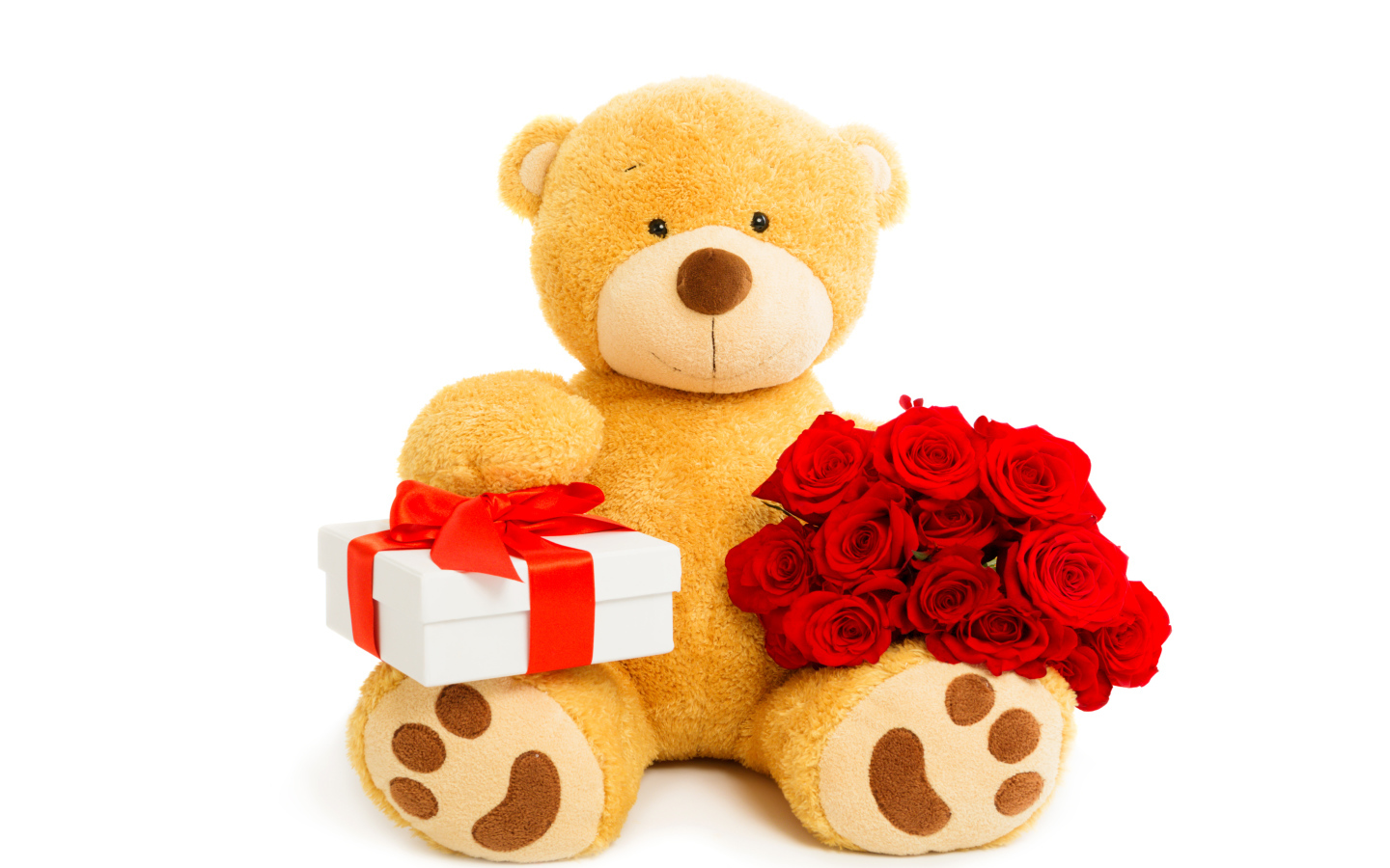 Плюшевый медведь с букетом красных роз и подарком