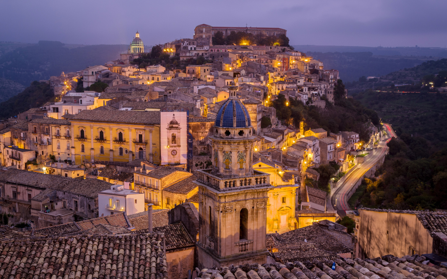 Панорама ночного города,  Сицилия,  Италия 
