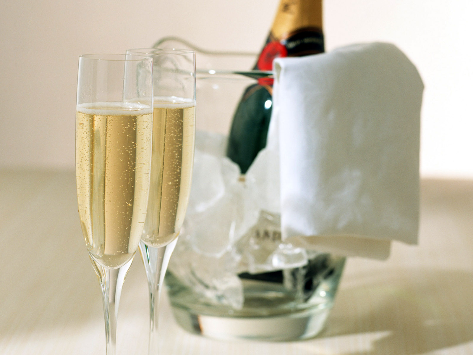 Champagne wallpapers and images - wallpapers, pictures, photos