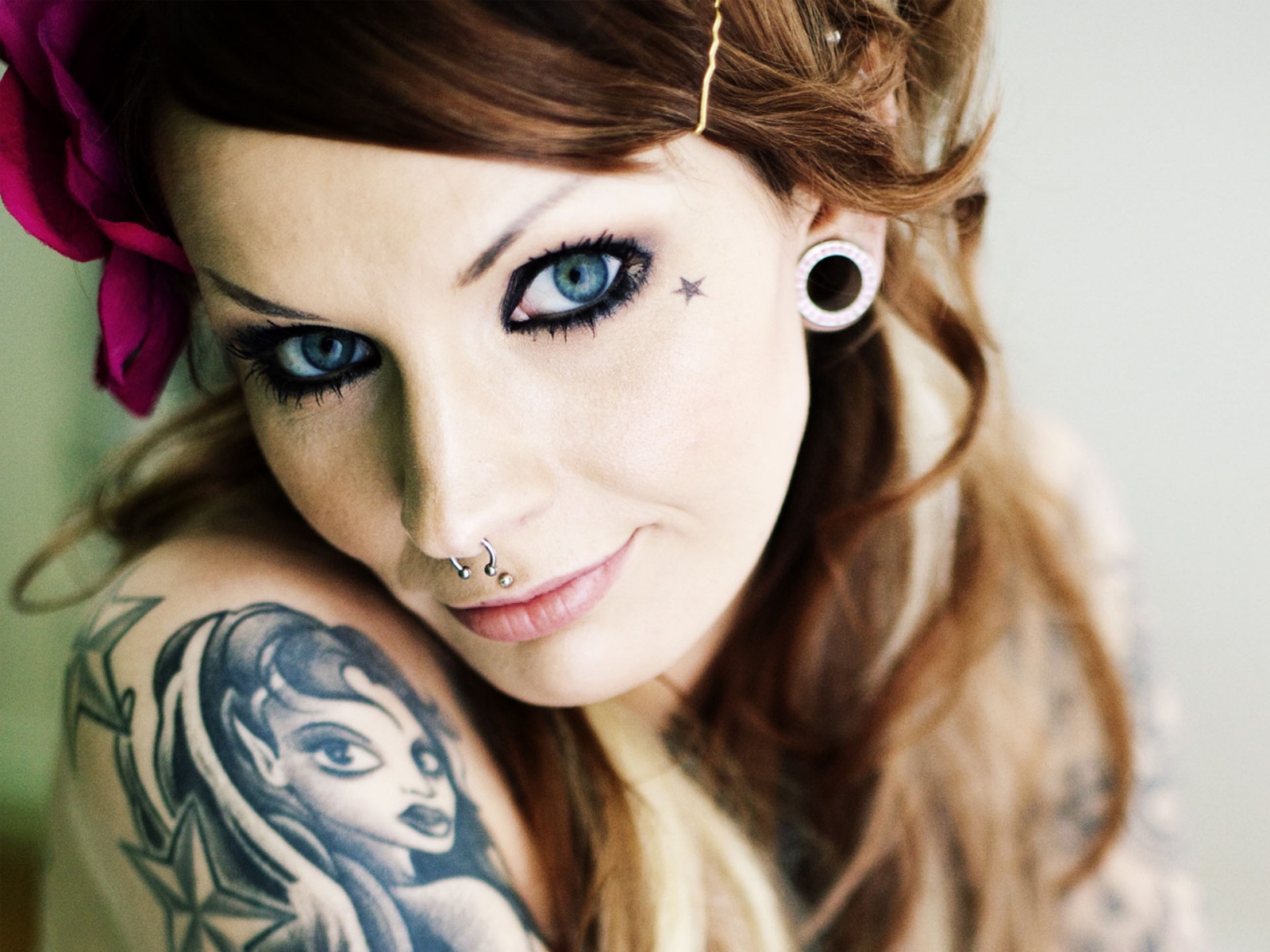 Girls Girl with tattoos