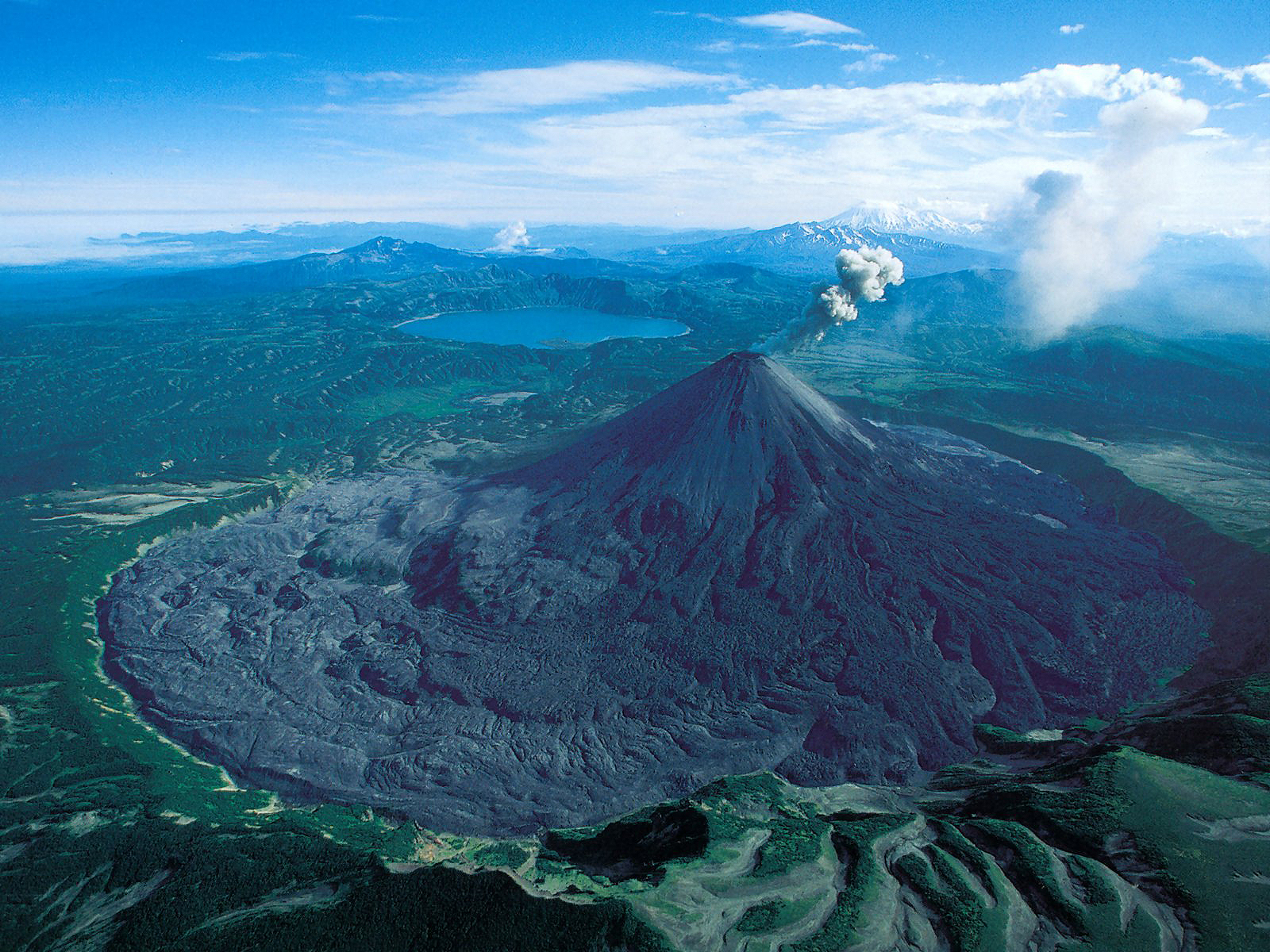 Previous, Nature - Volcanoes - Huge Volcano wallpaper