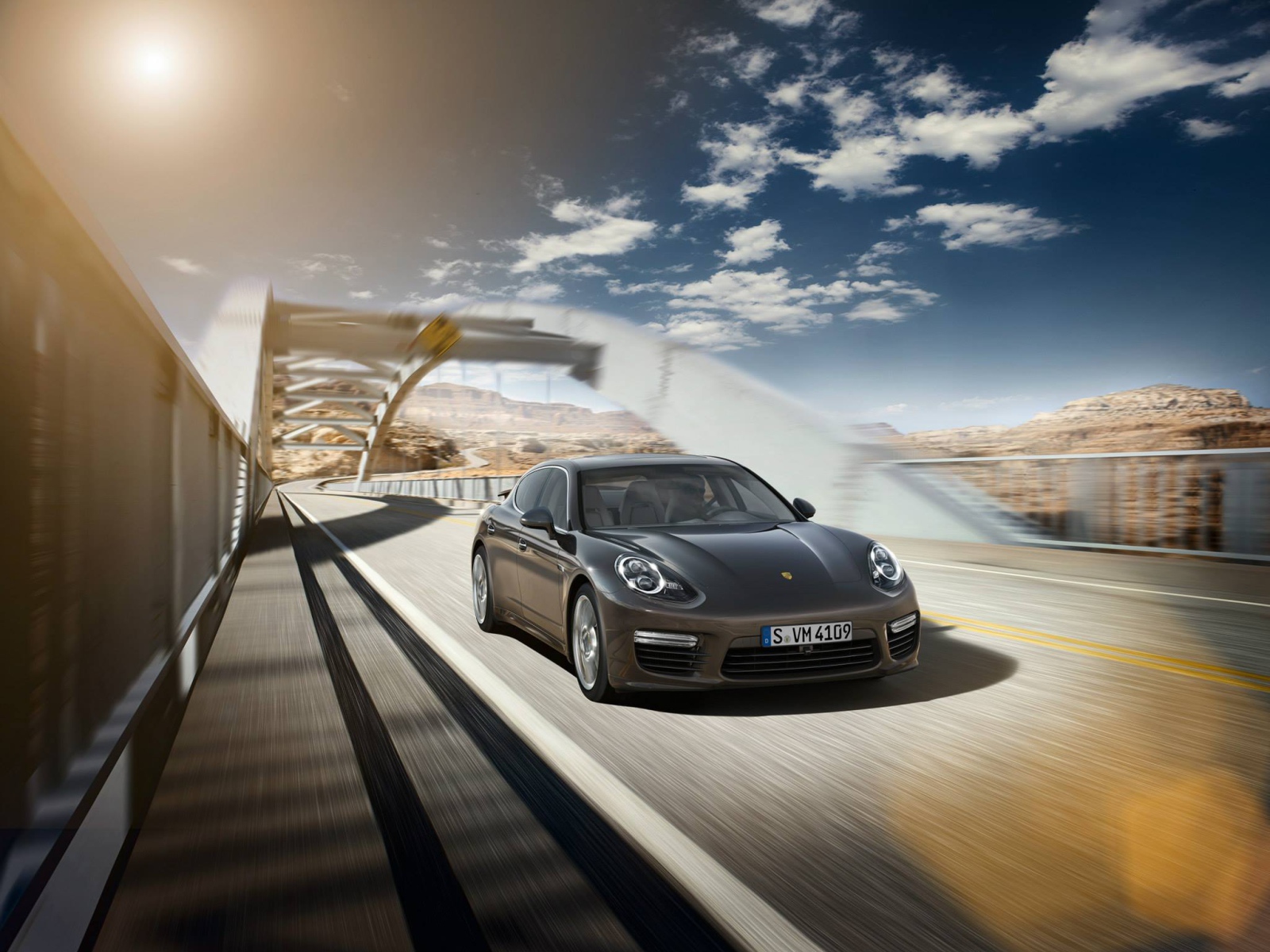 2014 Porsche Panamera Turbo S на мосту