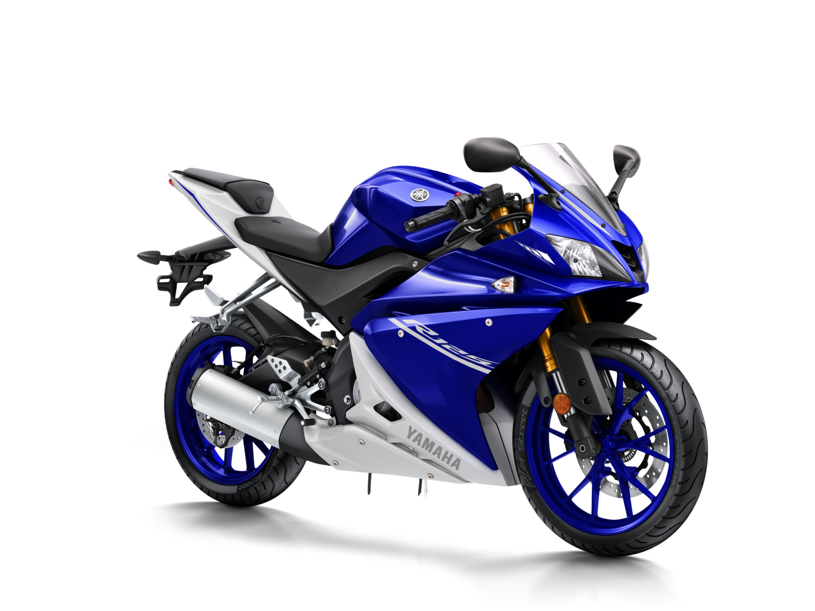 Синий мотоцикл Yamaha  YZF-R125,  на белом фоне