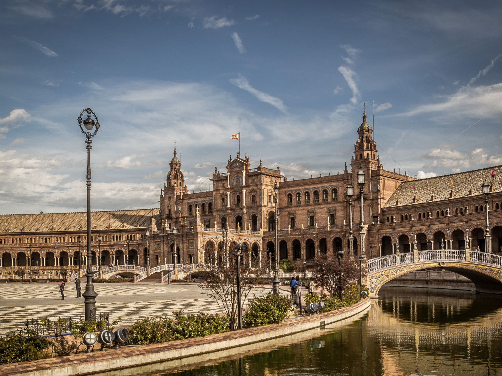 Дворец на центральной площади в городе Севилья,  Испания