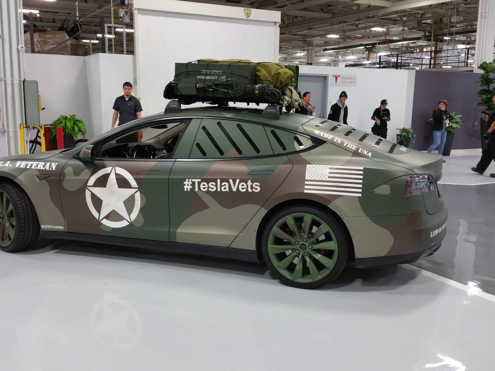 Электромобиль  Tesla Model S Military 