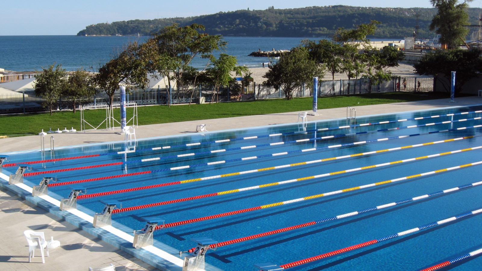 Бассейн для спортивного плавания