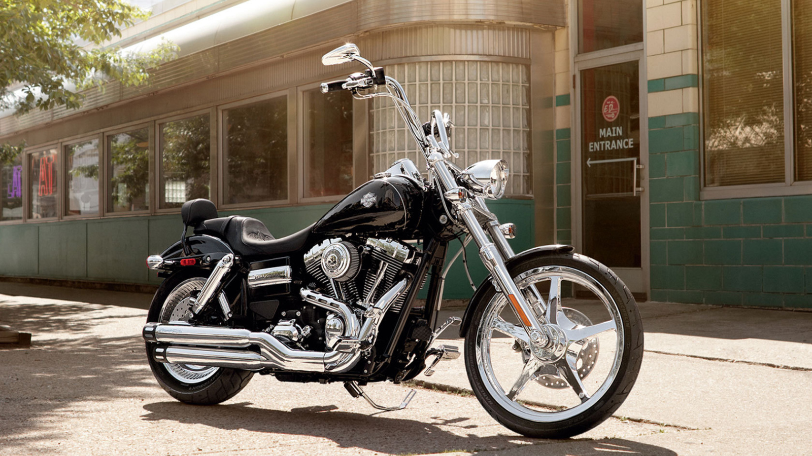 Красивый мотоцикл в москве Harley-Davidson Dyna Switchback