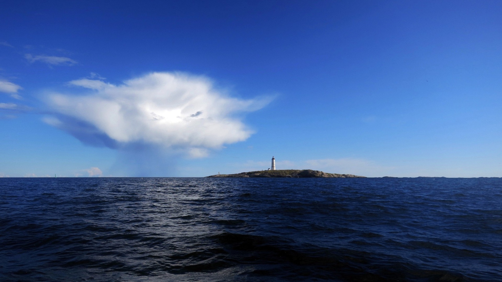 Остров с маяком