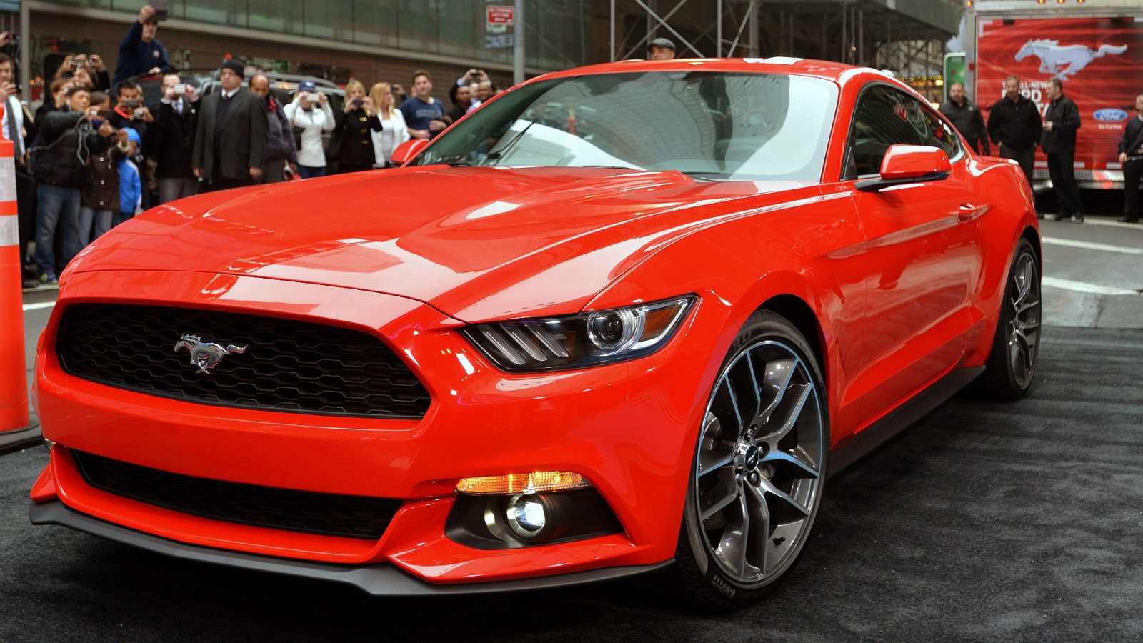 Red Ford Mustang 2015