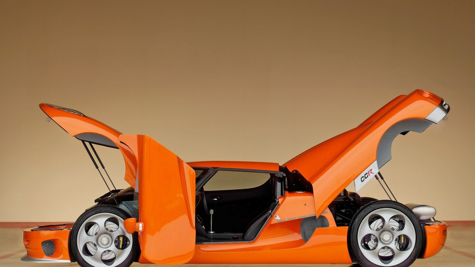 Открывающиеся части автомобиля Koenigsegg CCR