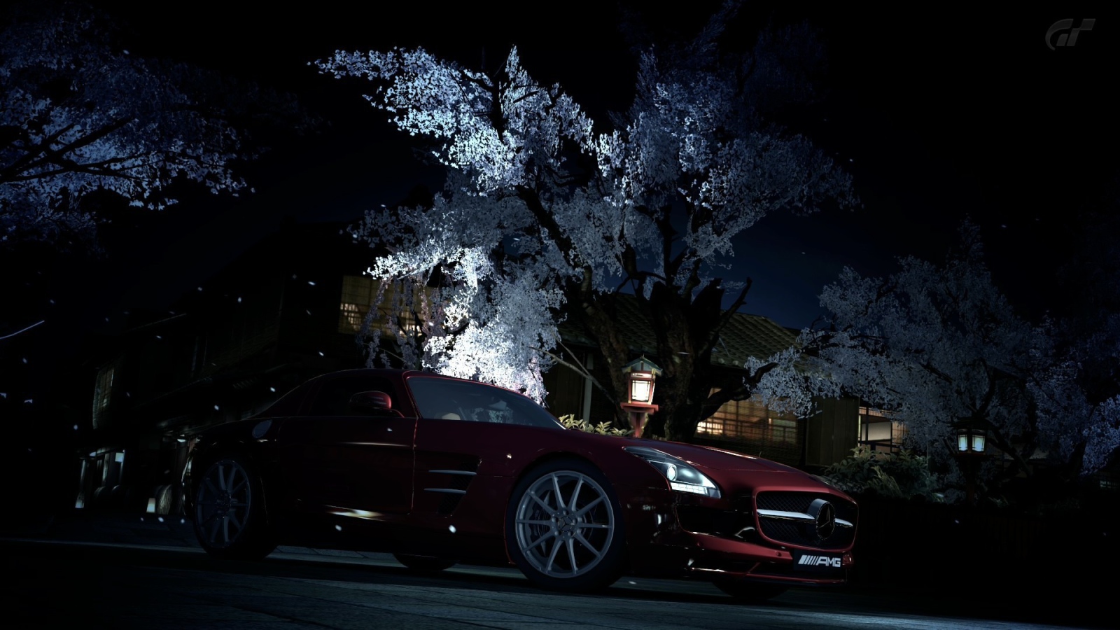 Темно красный Mercedes-Benz на фоне цветущего дерева