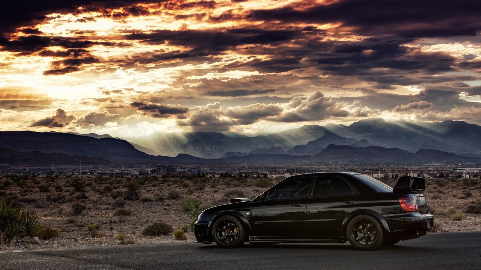 Черный Subaru WRX ST на фоне равнины