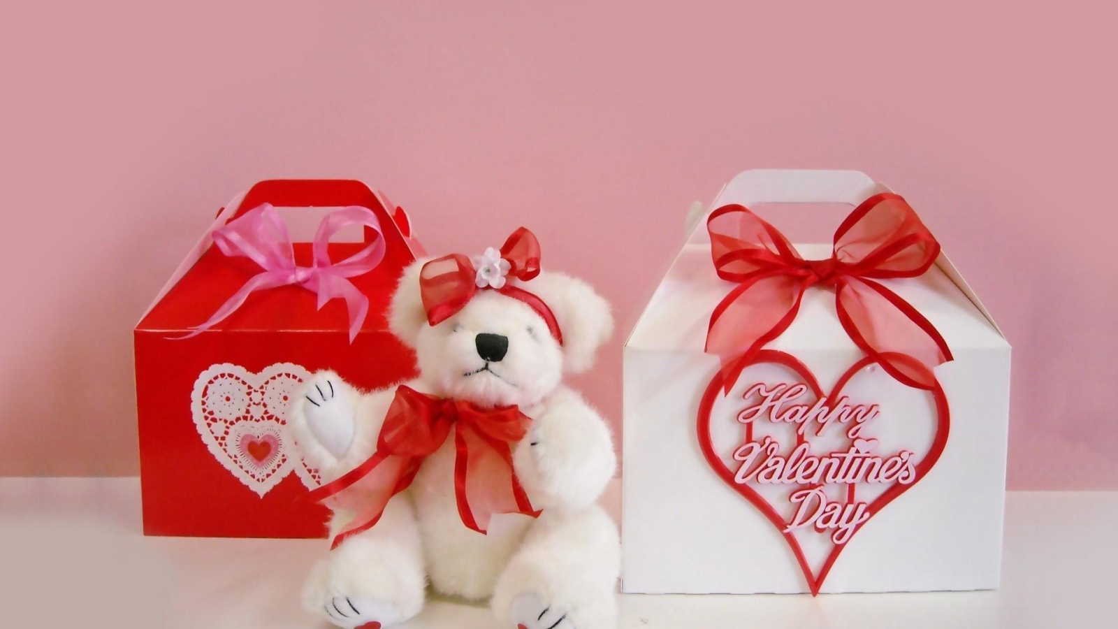 Плюшевый мишка  подарок на День Святого Валентина 