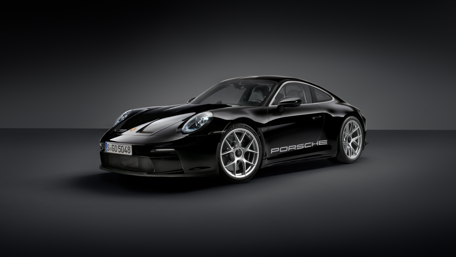 Черный автомобиль  Porsche 911 ST 2023 года