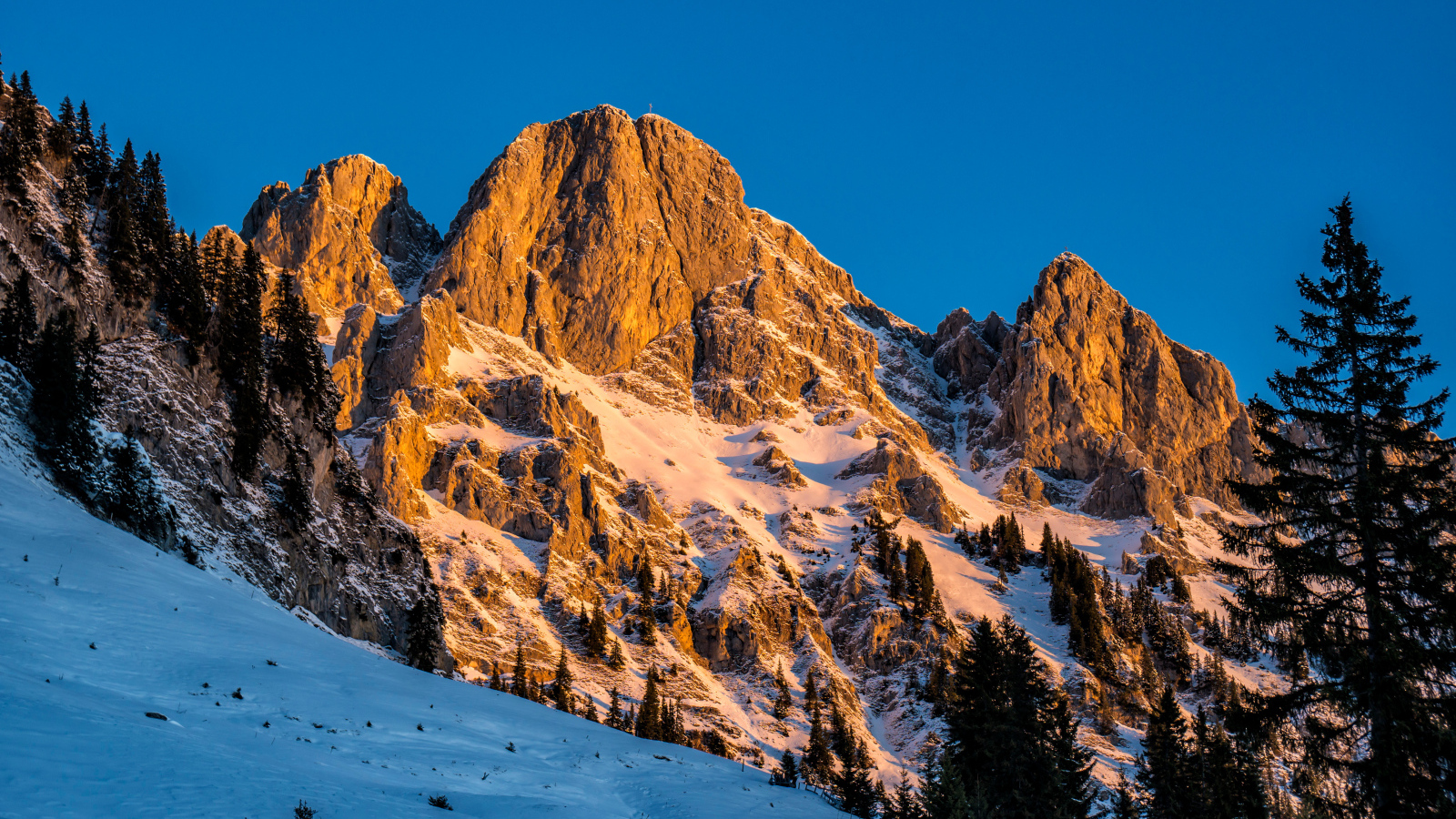 Австрийские альпы в снегу