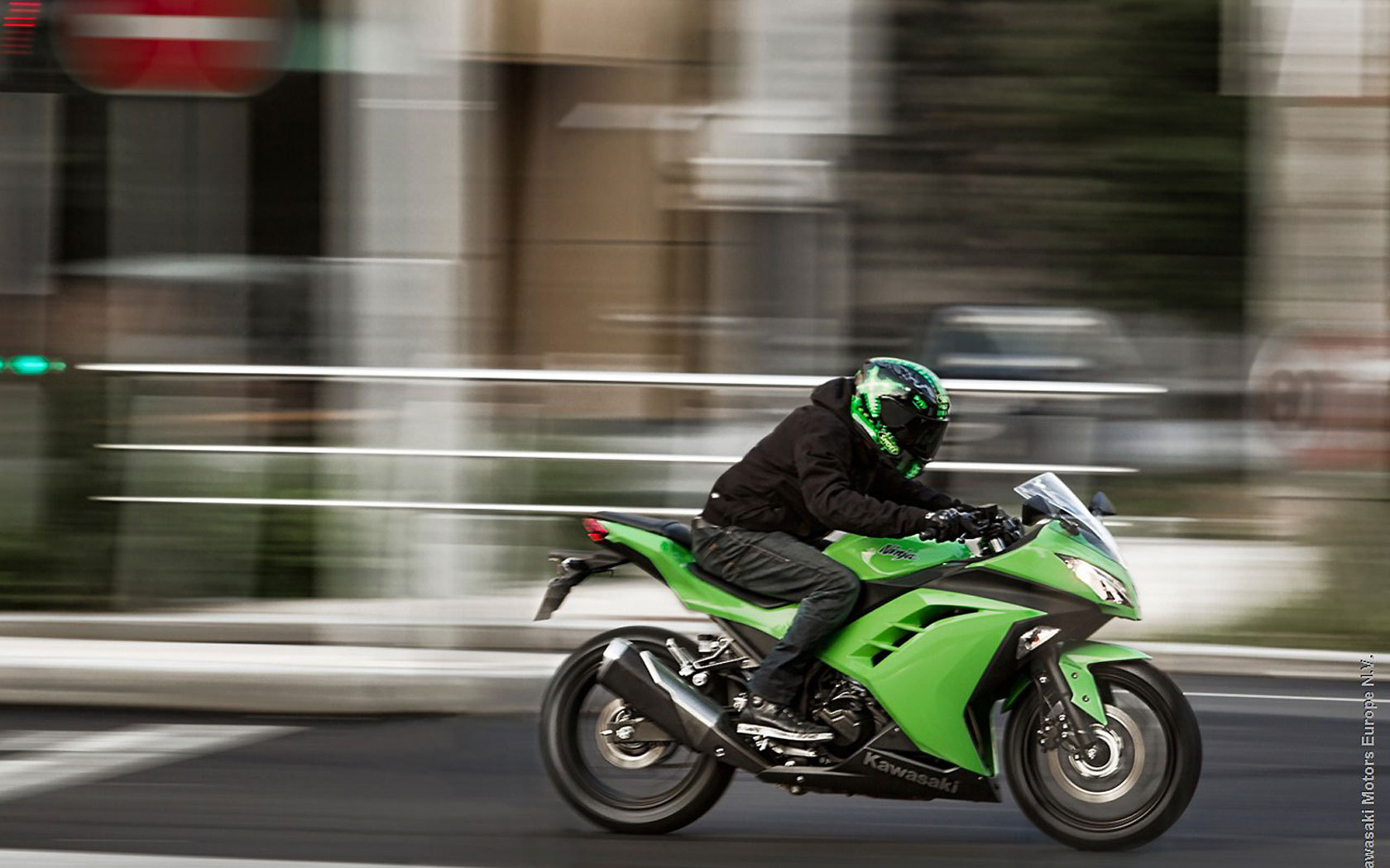 Быстрый мотоцикл Kawasaki Ninja 300