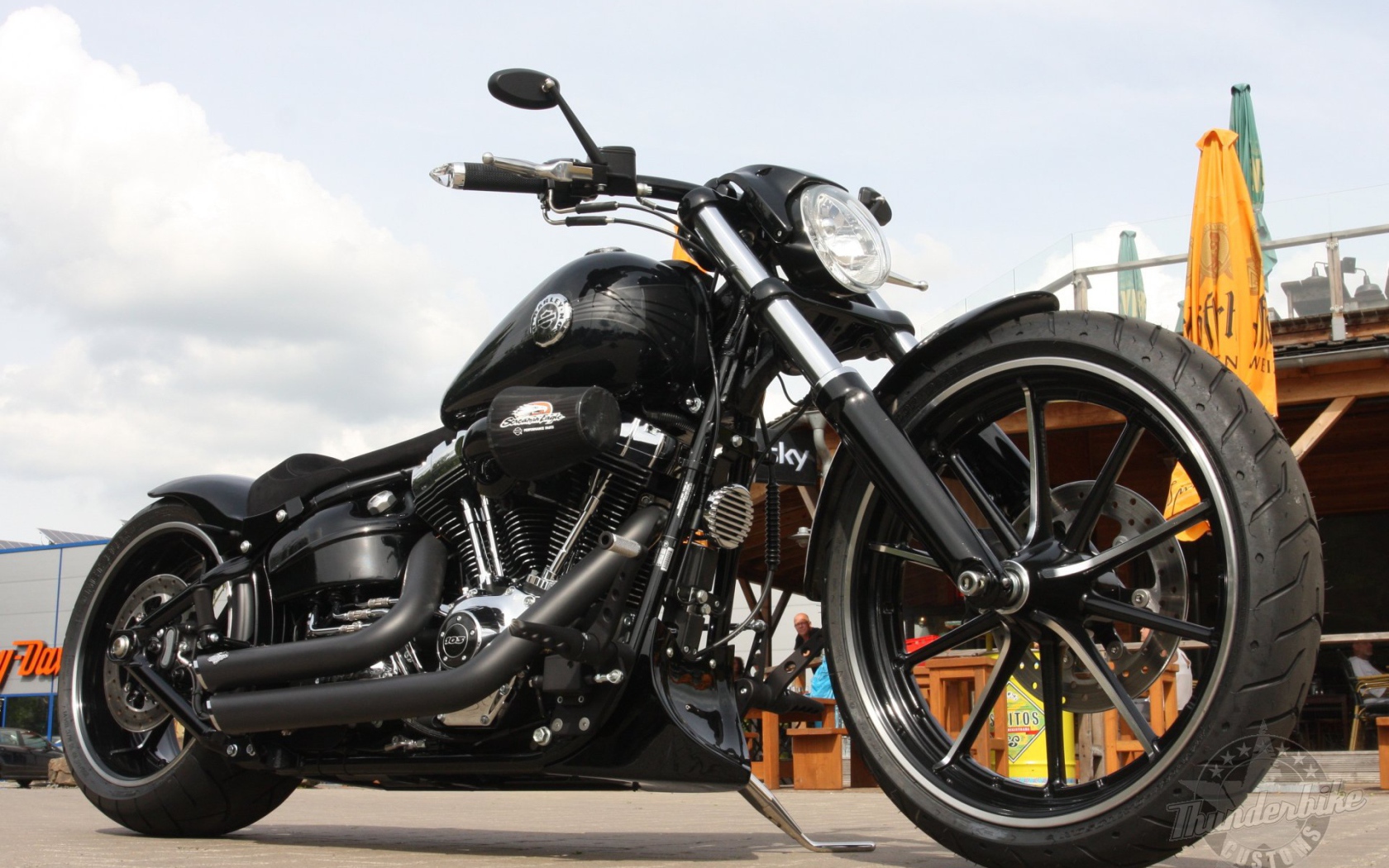 Популярный мотоцикл Harley-Davidson Softail Breakout