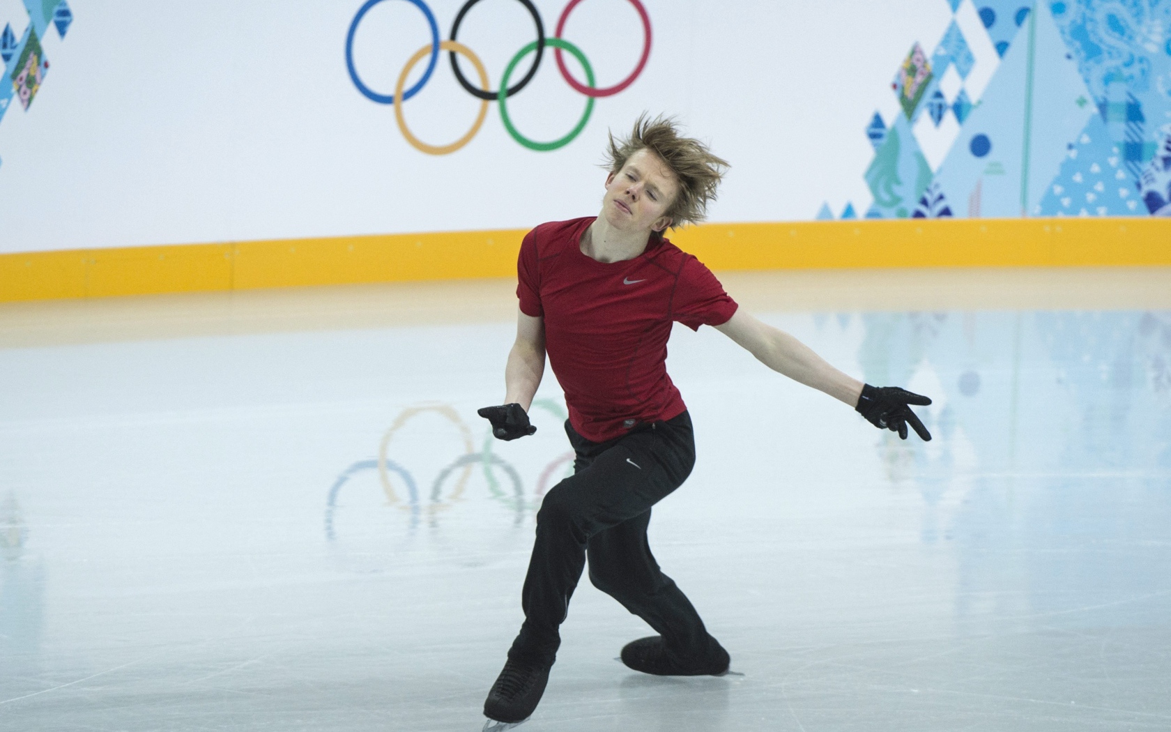 Обладатель серебряной медали канадский фигурист Кевин Рейнольдс на олимпиаде в Сочи