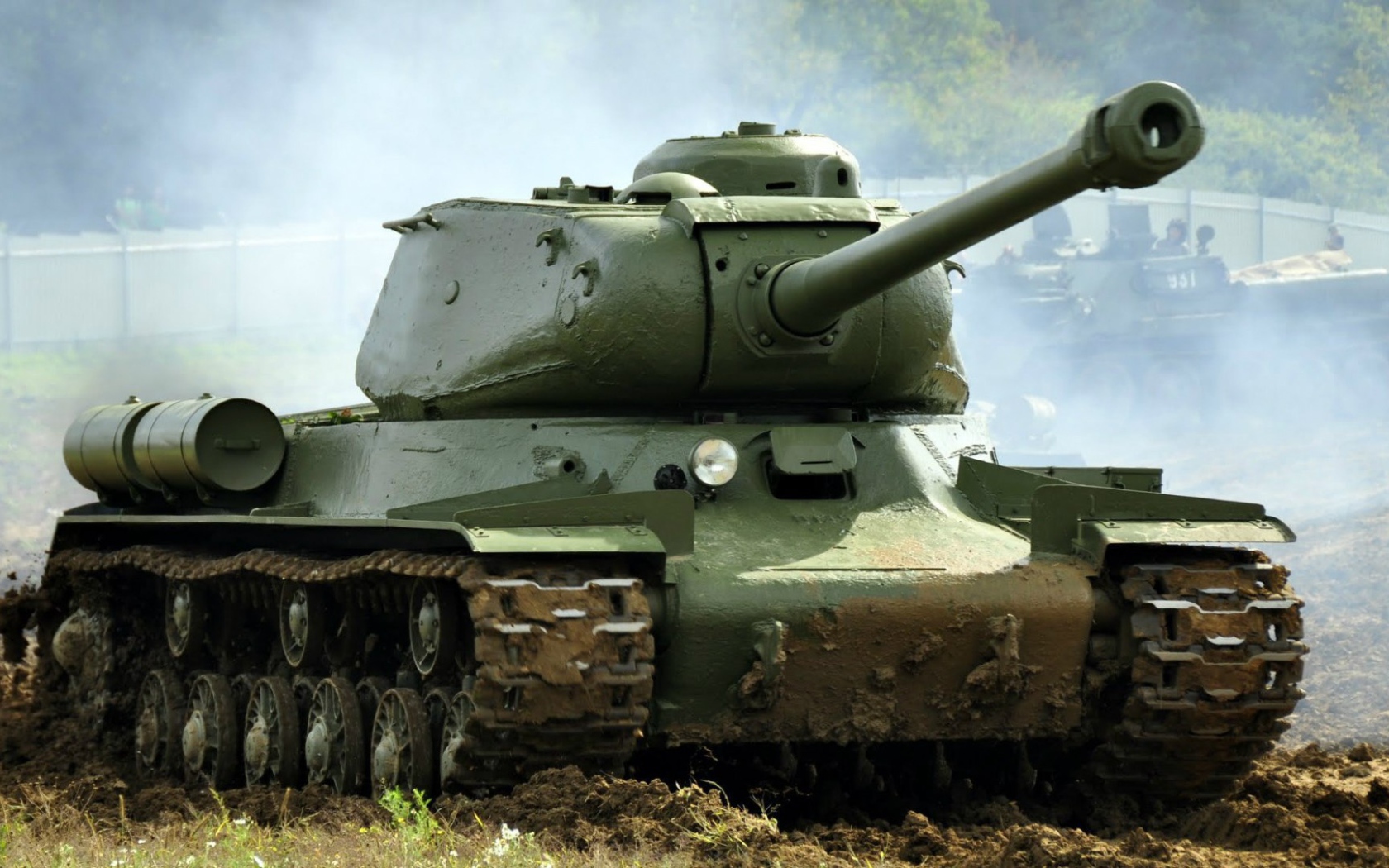 Тяжелый танк ИС-2 времен ВОВ