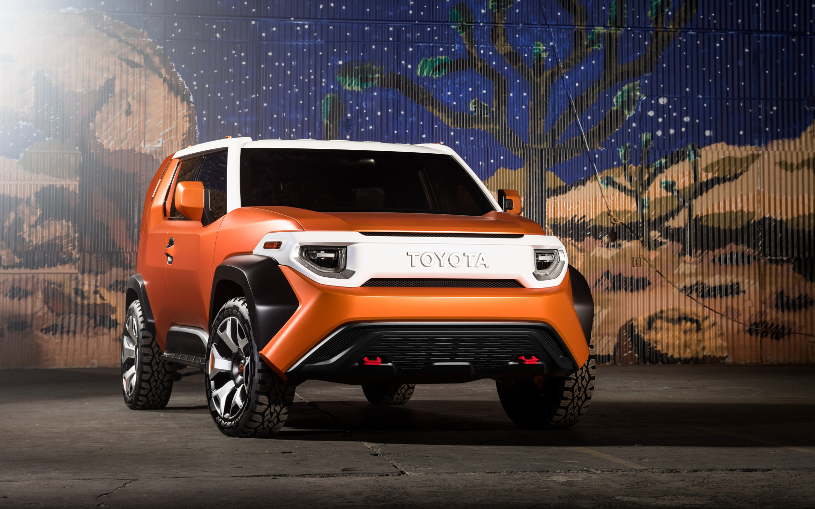 Внедорожник Toyota FT-4X оранжевый металлик 