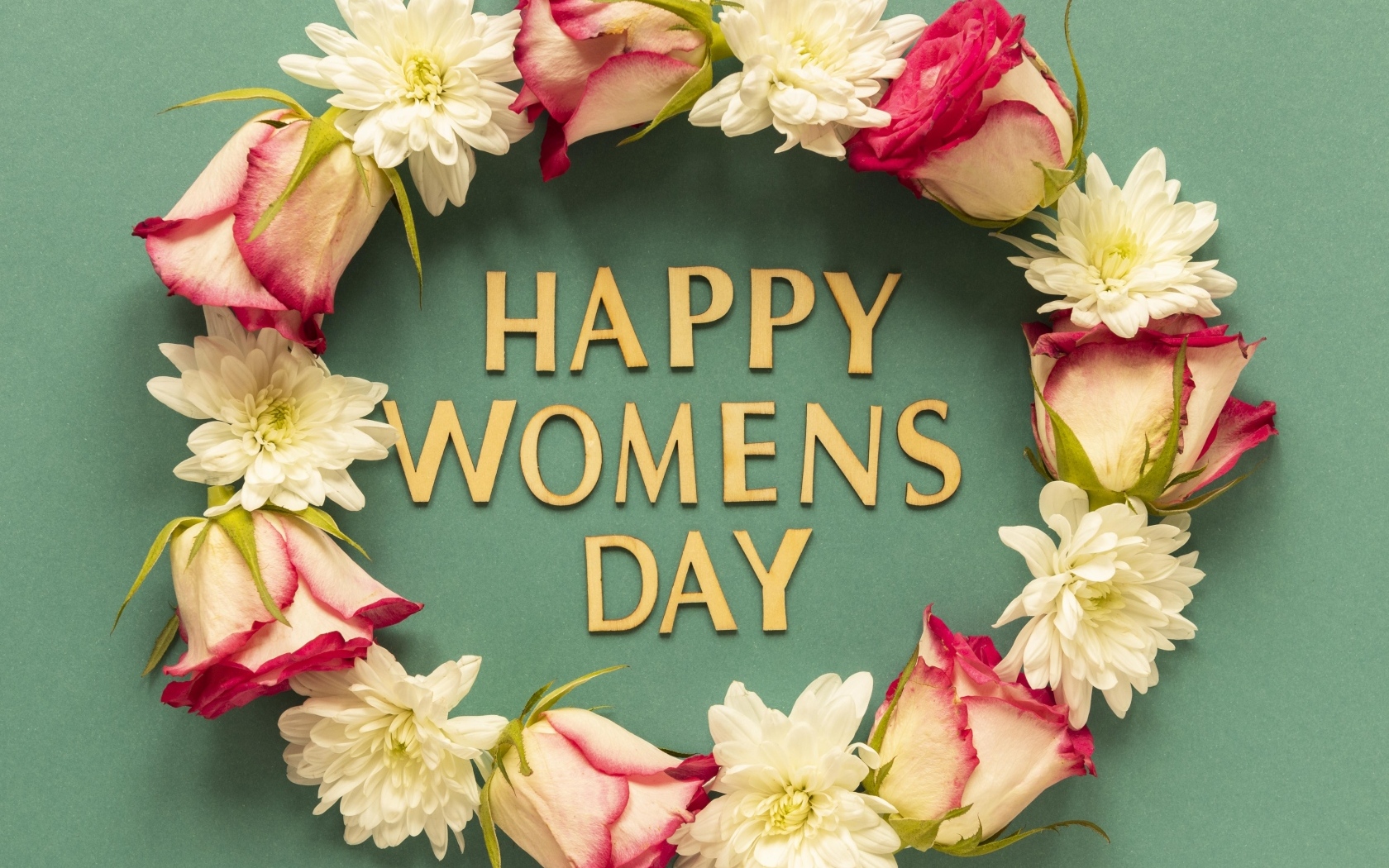 Венок из цветов на международный женский день