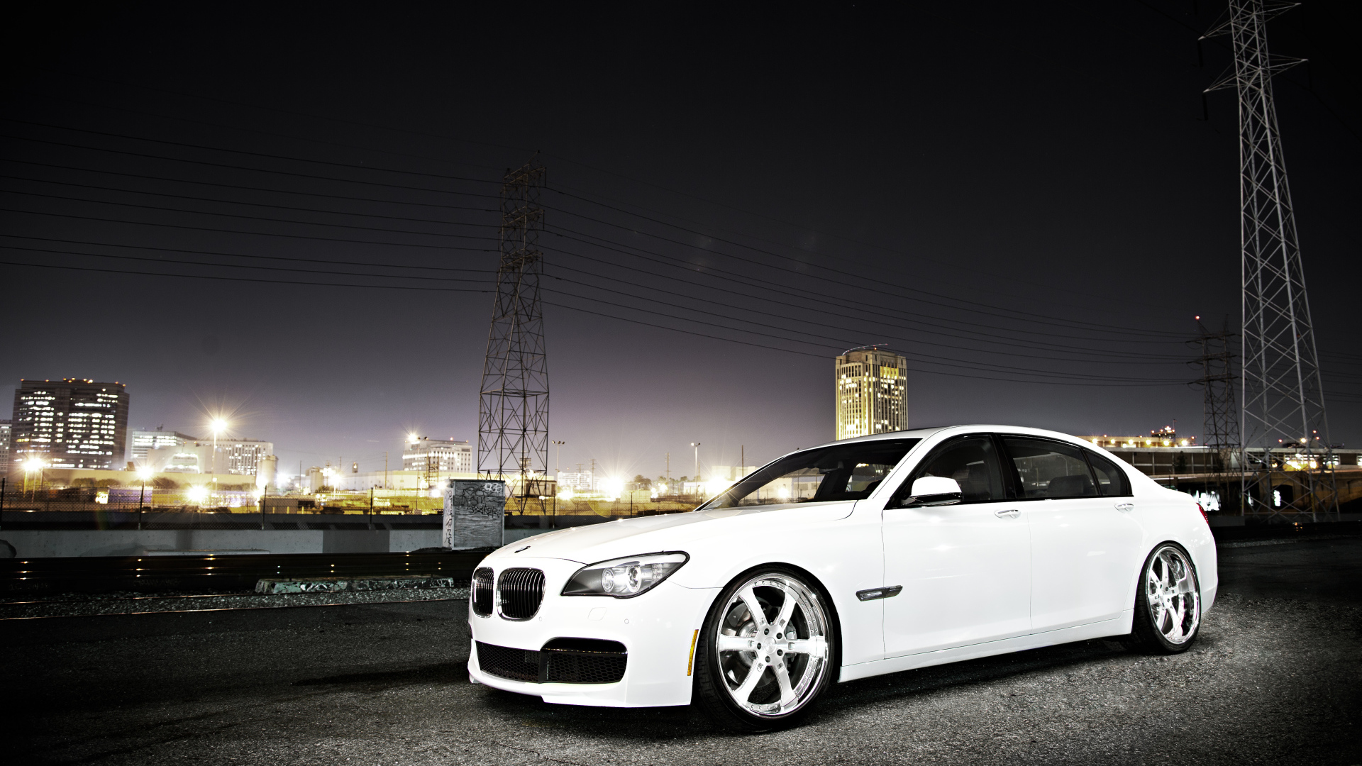 Белый BMW 7 серии
