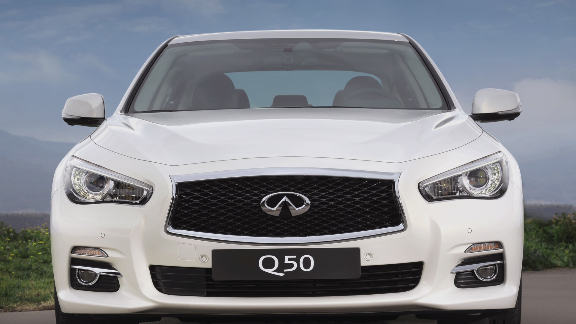 Тест драйв автомобиля Infiniti Q50 2014 года
