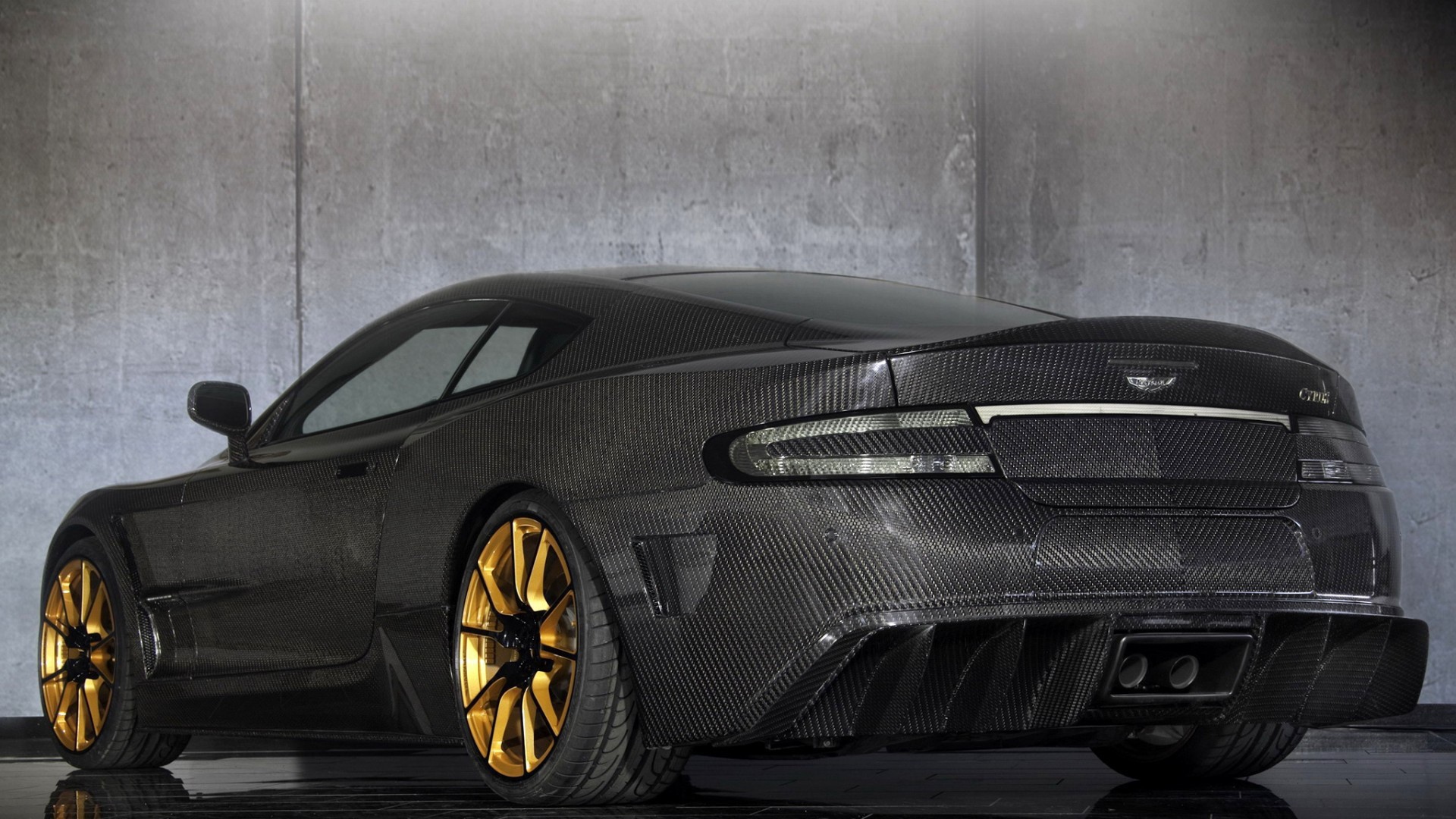 Текстура карбон на черном Aston Martin