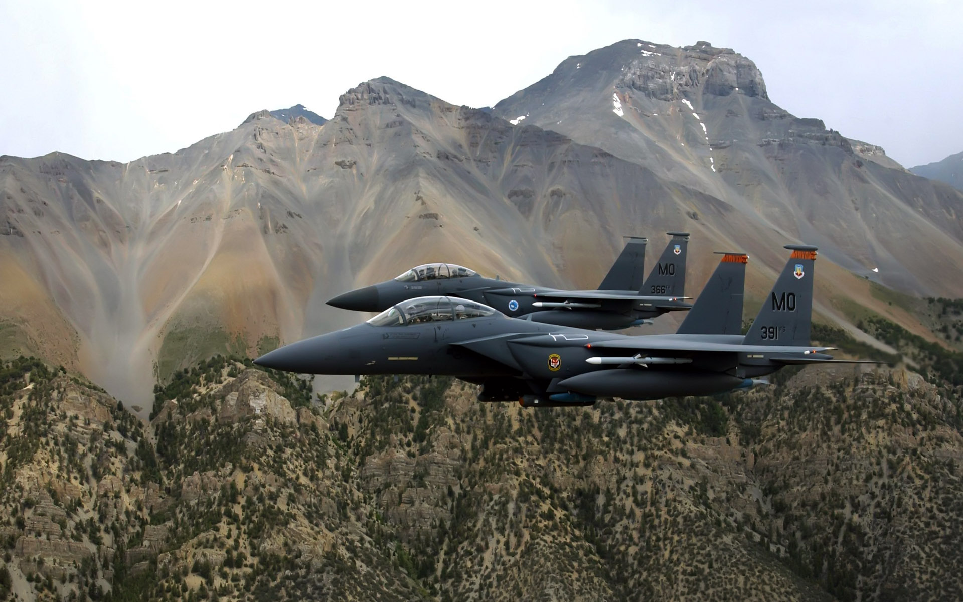 Военная авиация / полет в горах