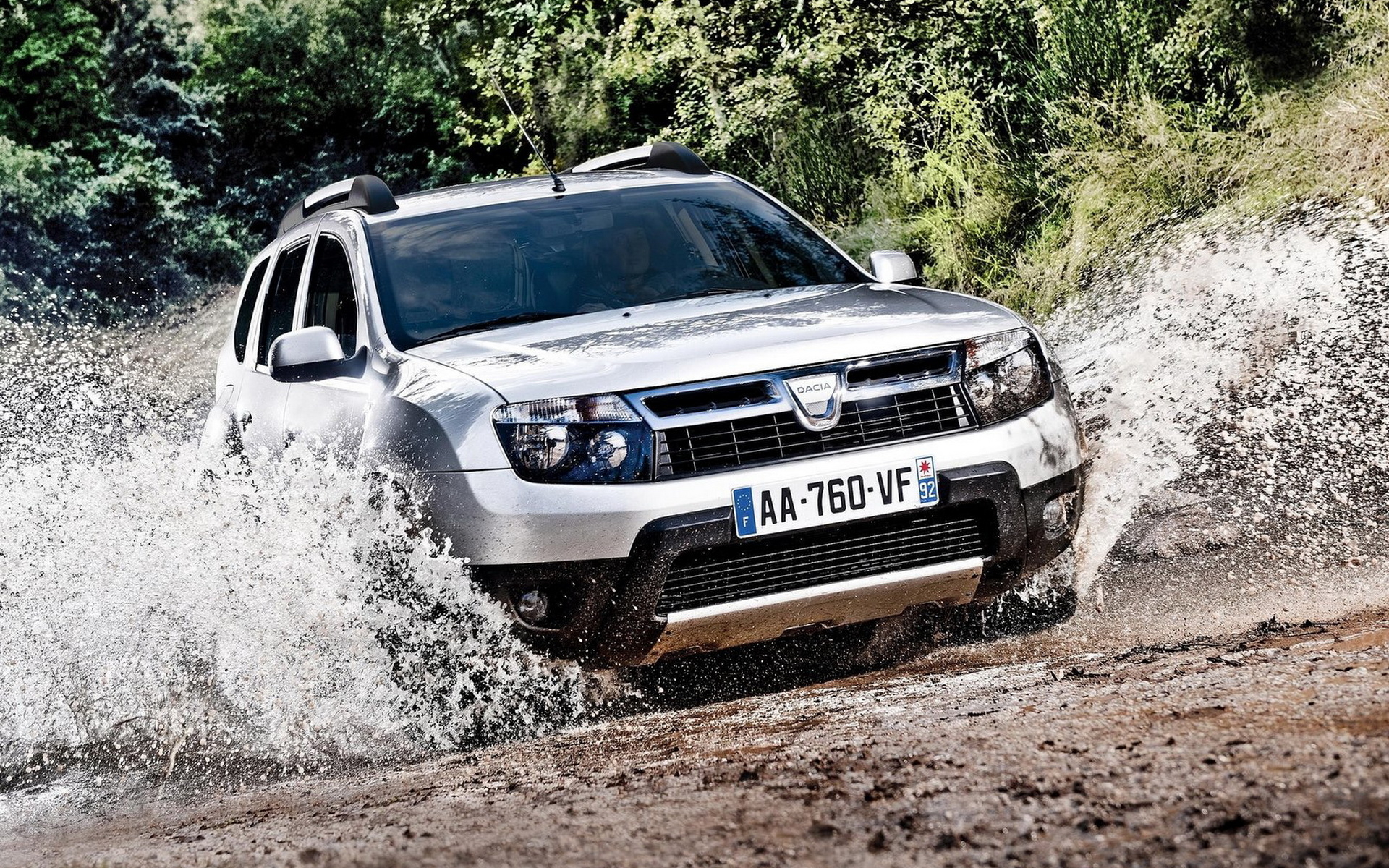 Auto_Other_auto_wallpapers_Dacia_Duster_in_movement_022285_.jpg