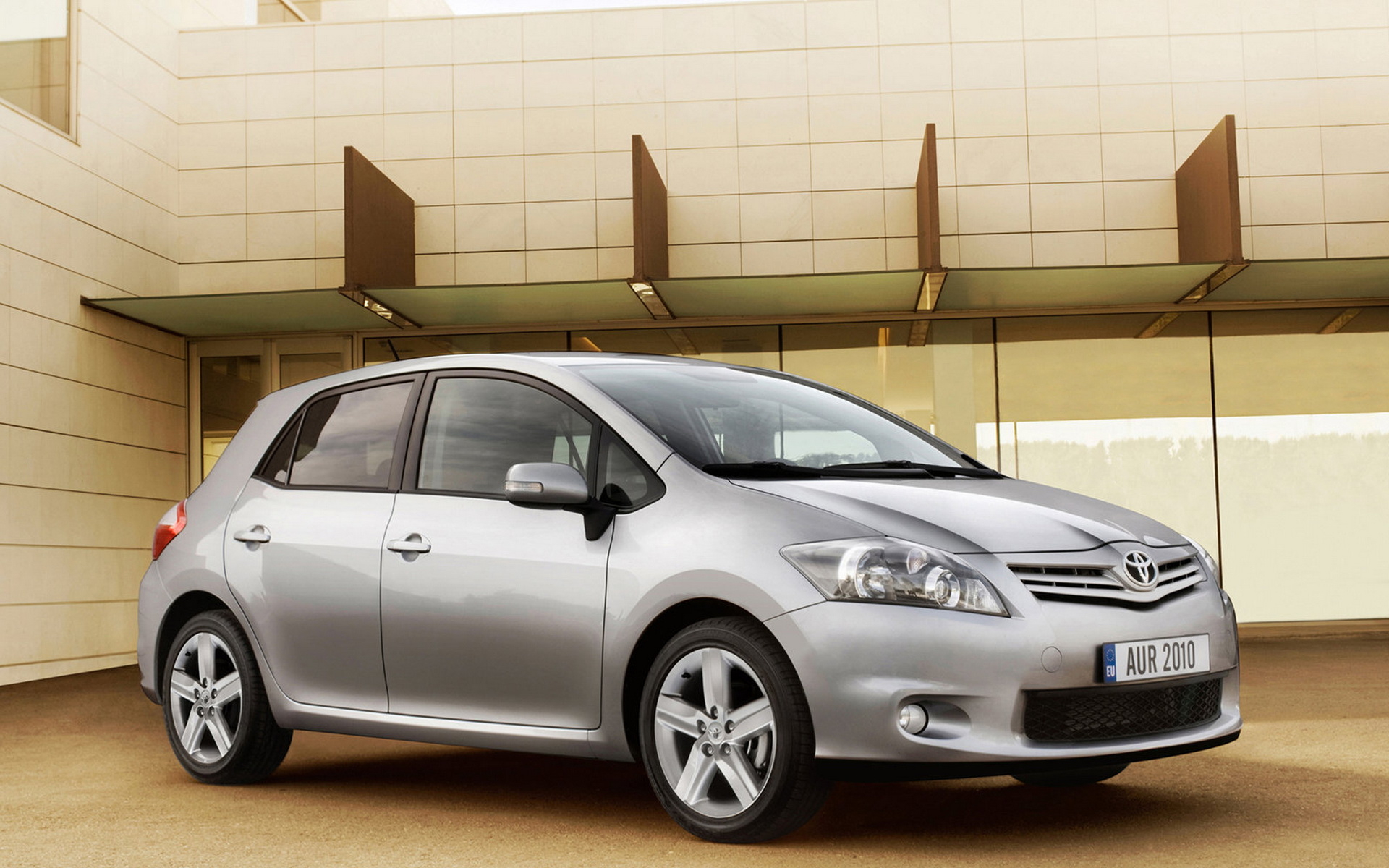 ToyotaAuris 2010 wallpapers and images wallpapers