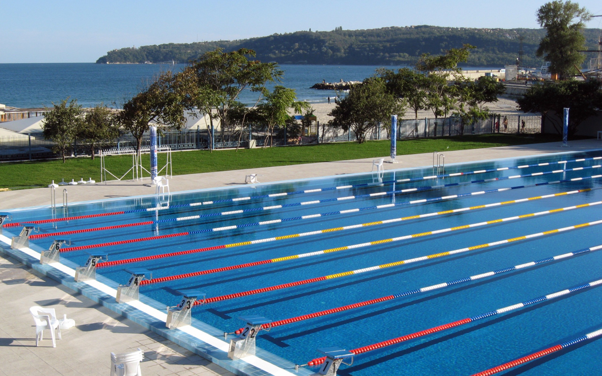 Бассейн для спортивного плавания