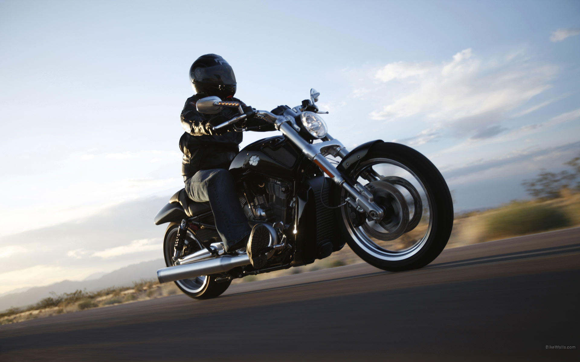 Мотоцикл модели Harley-Davidson V-Rod Muscle