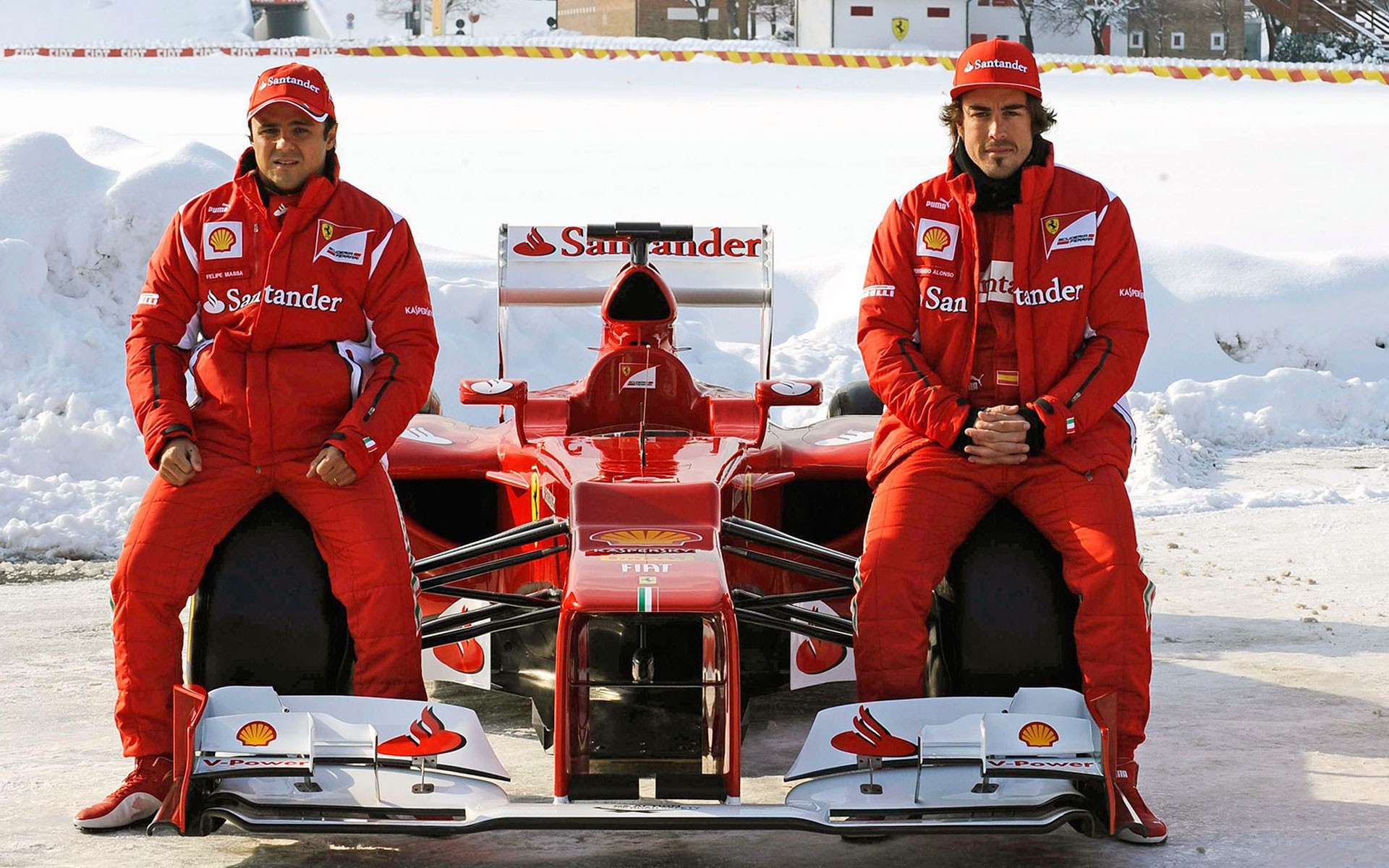Гонщики Формулы 1 со своим автомобилем