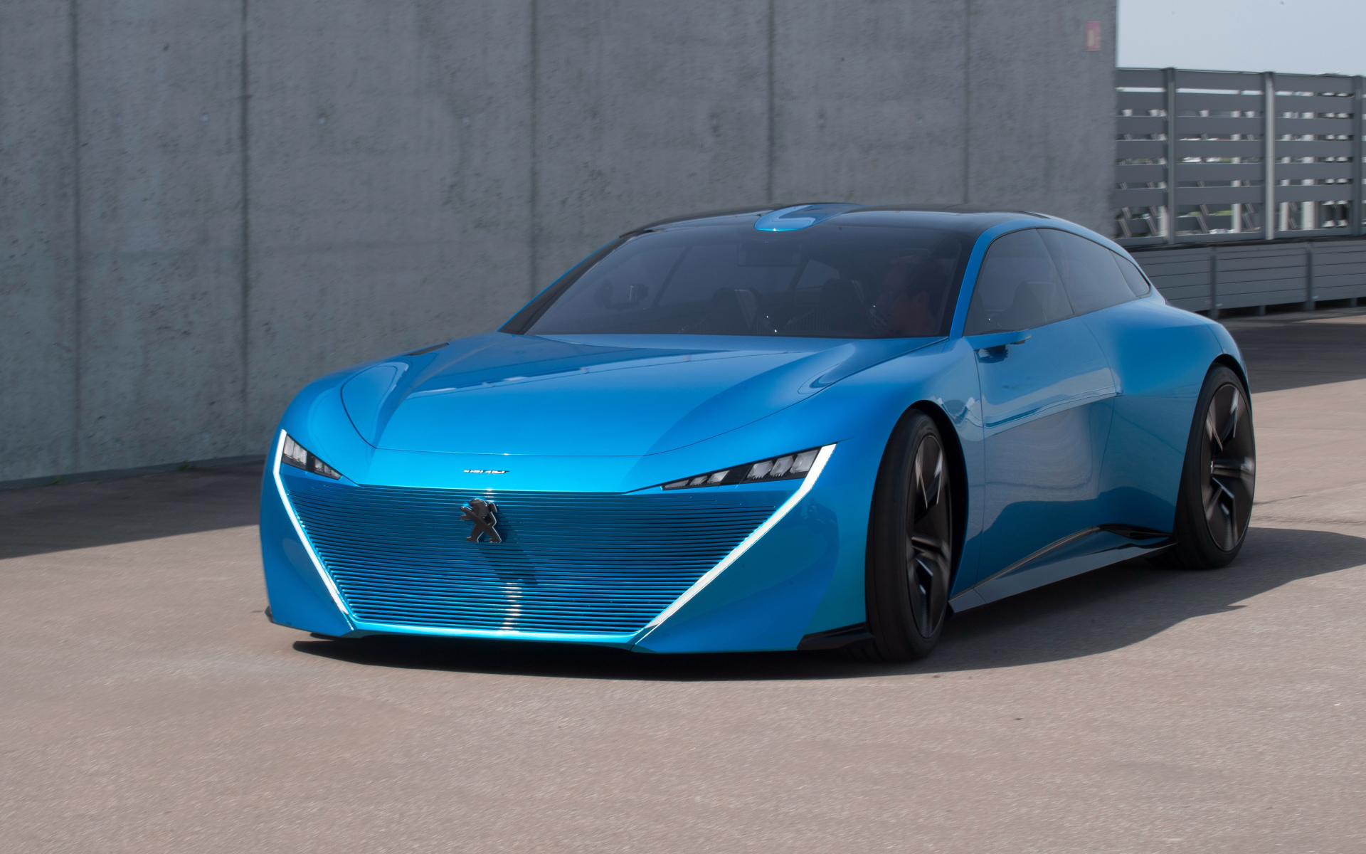 Голубой автомобиль Peugeot Instinct Concept