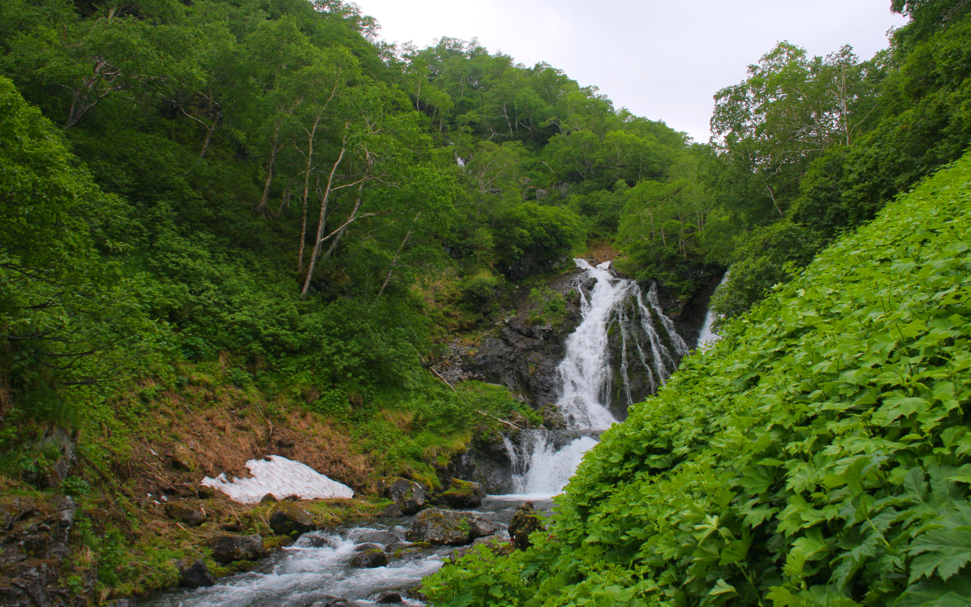 Сосновский водопад Камчатка, Россия 